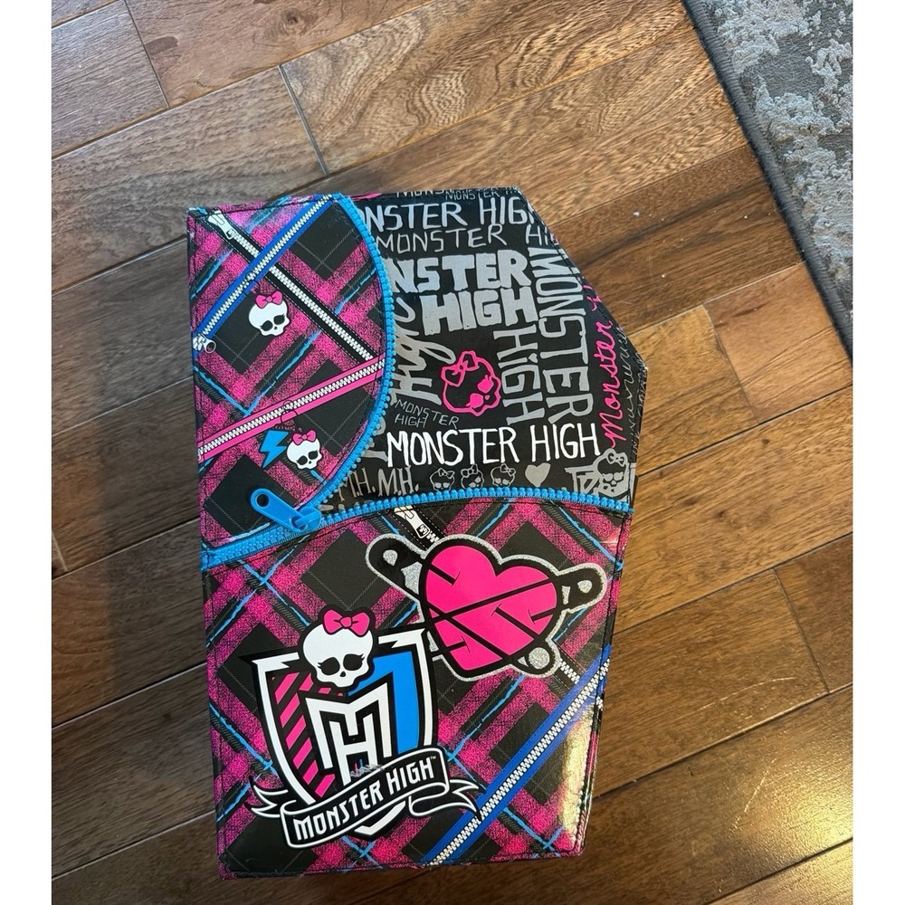 Monster High Doll Carry Case Storage For Dolls Draculocker